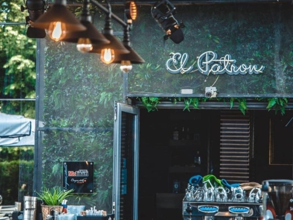 Заведение в Димитровград - 568 кв.м за 661 €/кв.м - Снимка #1