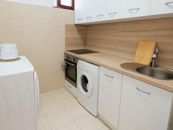 Дава се под наем Двустаен апартамент в Пловдив, Тракия - 65 кв.м за 306 € - Снимка #1