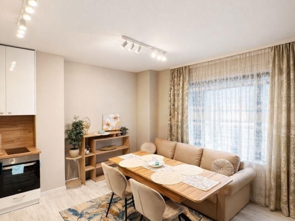 Дава се под наем Тристаен апартамент в Пловдив, Център - 90 кв.м за 847.62 € - Снимка #1