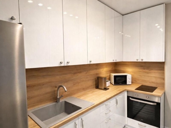 Дава се под наем Тристаен апартамент в Пловдив, Център - 90 кв.м за 777.75 € - Снимка #1