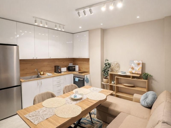 Дава се под наем Тристаен апартамент в Пловдив, Център - 90 кв.м за 797.64 € - Снимка #1