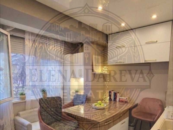 Тристаен апартамент в Пловдив, Център - 80 кв.м за 1403 €/кв.м - Снимка #1
