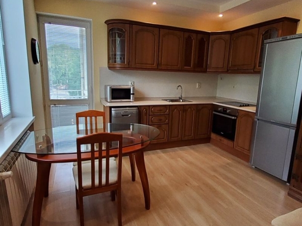 Дава се под наем Четиристаен апартамент в Банкя - 110 кв.м за 860 € - Снимка #1