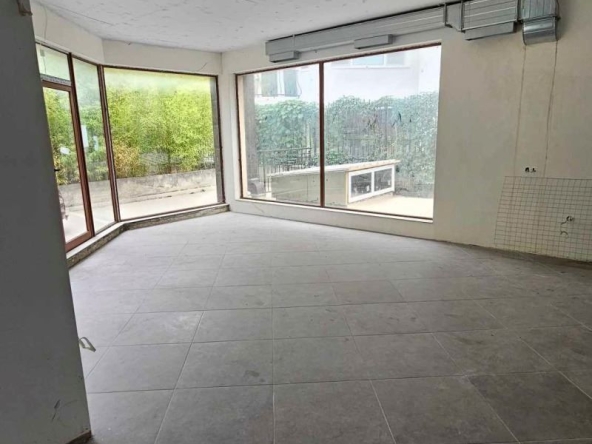 Магазин в Варна, Бриз - 486 кв.м за 556 €/кв.м - Снимка #1