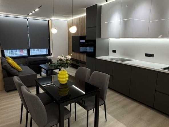 Дава се под наем Четиристаен апартамент в София, Център - 130 кв.м за 1400 € - Снимка #1