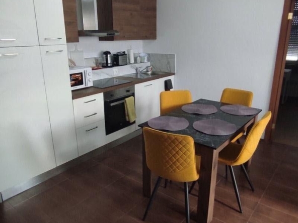 Дава се под наем Тристаен апартамент в София, Център - 70 кв.м за 900 € - Снимка #1
