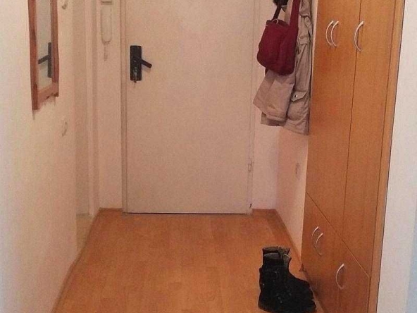 Дава се под наем Едностаен апартамент в Бургас, Зорница - 45 кв.м за 150 € - Снимка #1