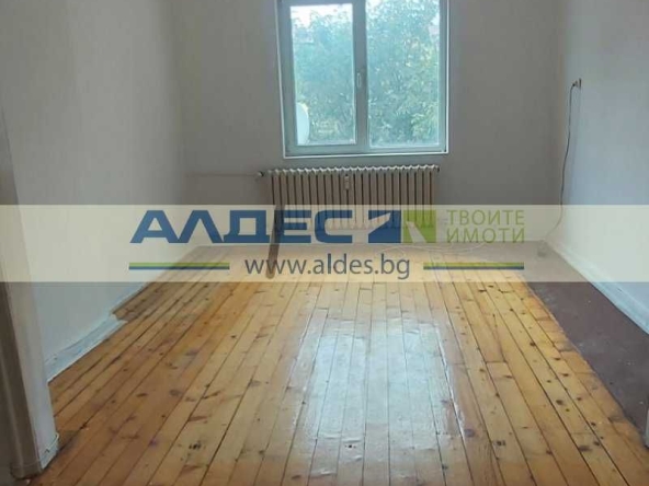 Тристаен апартамент в София, Център - 70 кв.м за 4215 €/кв.м - Снимка #1