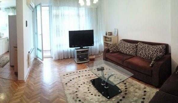 Дава се под наем Тристаен апартамент в Бургас, Лазур - 100 кв.м за 561 € - Снимка #1