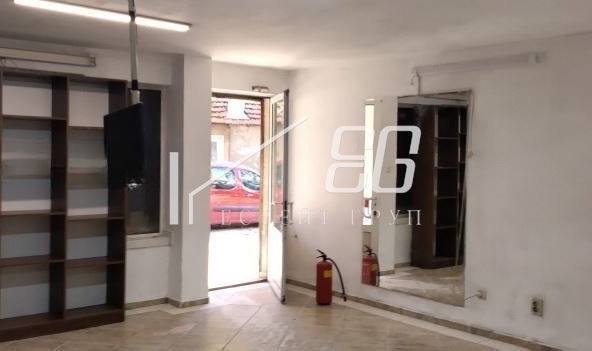 Дава се под наем Магазин в Варна, Колхозен пазар - 60 кв.м за 348.84 € - Снимка #1