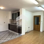 Дава се под наем Тристаен апартамент в Варна, Базар Левски - 120 кв.м за 650 € - Снимка #1