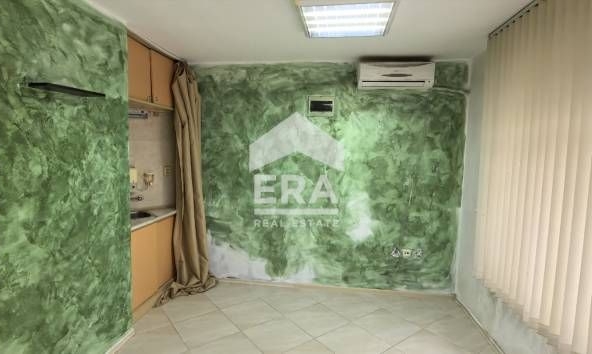 Дава се под наем Офис в Варна, Зимно кино Тракия - 43 кв.м за 250 € - Снимка #1