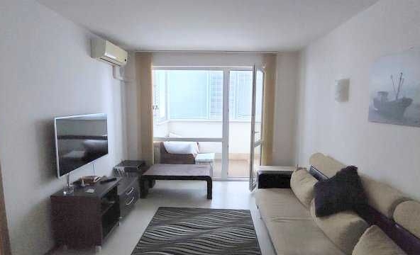 Тристаен апартамент в к.к. Слънчев бряг - 77 кв.м за 1104 €/кв.м - Снимка #1