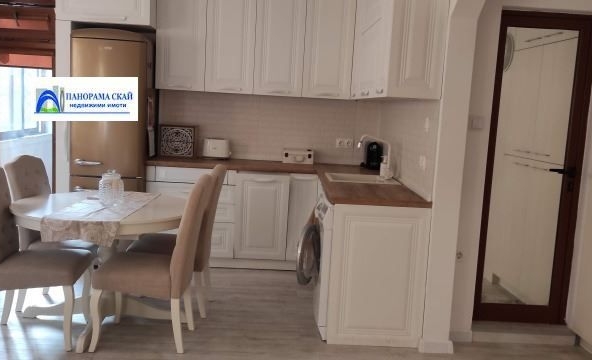 Дава се под наем Двустаен апартамент в Плевен, Идеален център - 57 кв.м за 433.5 € - Снимка #1