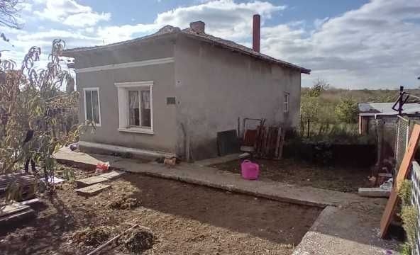 Къща в с. Ломница, Област Добрич - 100 кв.м за 235 €/кв.м - Снимка #1