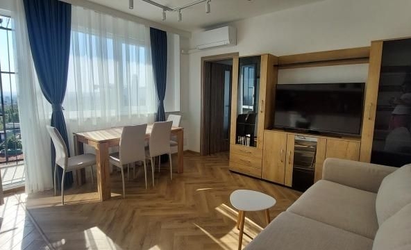 Дава се под наем Тристаен апартамент в София, Младост 1А - 80 кв.м за 700 € - Снимка #1