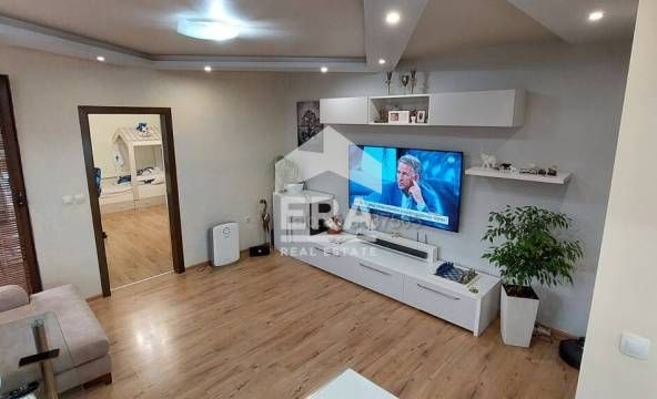 Тристаен апартамент в Хасково, Център - 95 кв.м за 2106 €/кв.м - Снимка #1