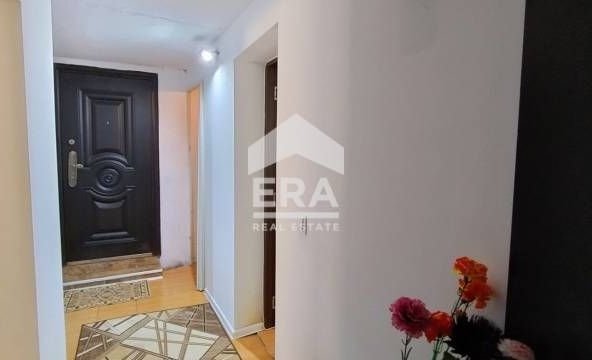 Дава се под наем Етаж от къща в Кърджали, Център - 77 кв.м за 204 € - Снимка #1