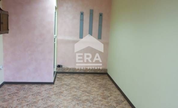 Дава се под наем Офис в Варна, Лятно кино Тракия - 15 кв.м за 140 € - Снимка #1