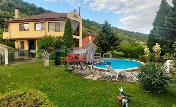 Къща в Варна, Аспарухово - 310 кв.м за 836 €/кв.м - Снимка #1