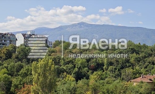 Тристаен апартамент в София, Сердика - 134 кв.м за 1994 €/кв.м - Снимка #1