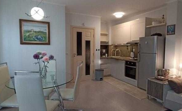 Дава се под наем Двустаен апартамент в Бургас, Център - 65 кв.м за 561 € - Снимка #1