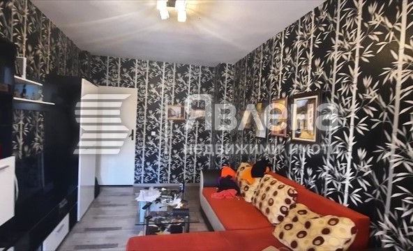 Дава се под наем Тристаен апартамент в Варна, Цветен квартал - 80 кв.м за 425 € - Снимка #1