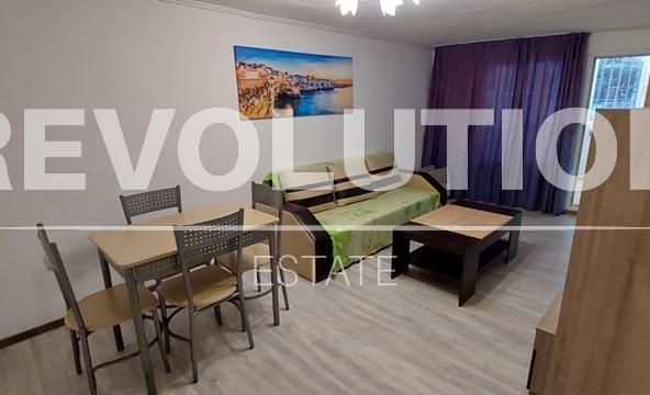 Дава се под наем Двустаен апартамент в Варна, ЖП Гара - 50 кв.м за 325 € - Снимка #1