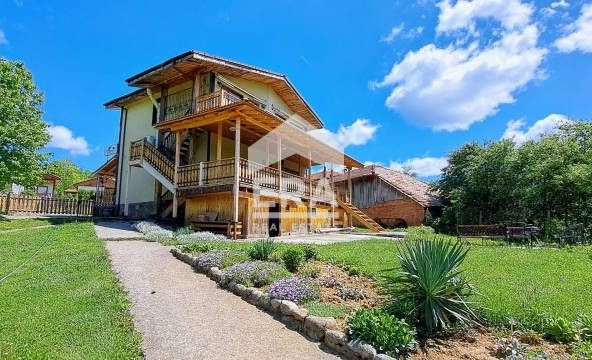 Къща в Априлци - 360 кв.м за 622 €/кв.м - Снимка #1