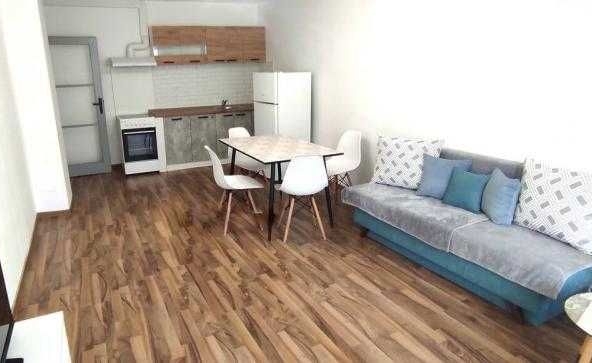 Дава се под наем Тристаен апартамент в Бургас, Зорница - 20 кв.м за 438.6 € - Снимка #1