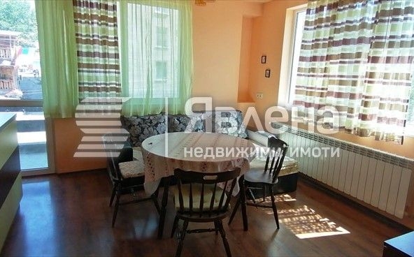 Етаж от къща в Чирпан - 200 кв.м за 563 €/кв.м - Снимка #1