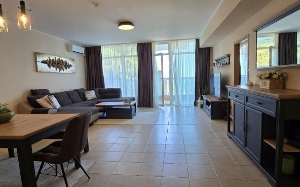 Тристаен апартамент в Поморие - 128 кв.м за 852 €/кв.м - Снимка #1