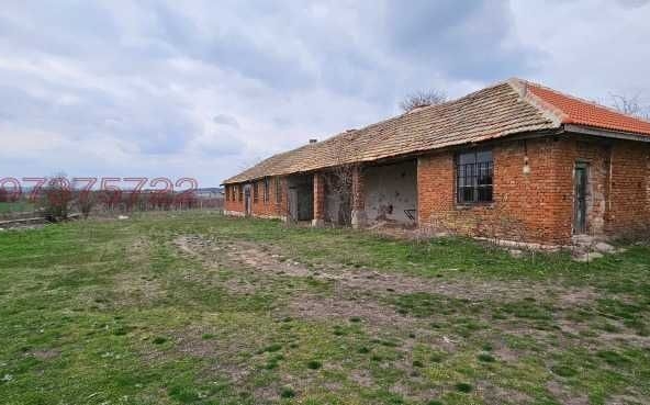 Промишлена сграда в Варна, Възраждане 1 - 256 кв.м за 120 €/кв.м - Снимка #1