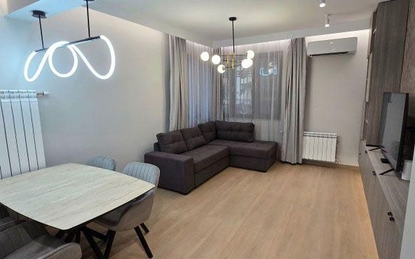 Дава се под наем Двустаен апартамент в София, Център - 60 кв.м за 1095.99 € - Снимка #1