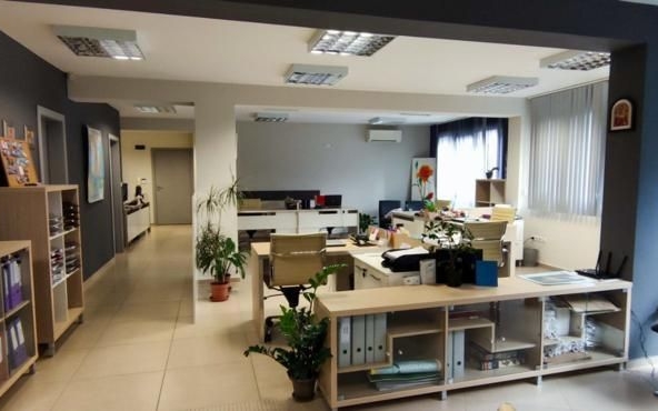 Дава се под наем Офис в Бургас, Център - 157 кв.м за 1224 € - Снимка #1