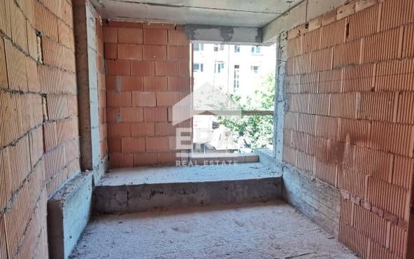 Двустаен апартамент в Варна, Погреби - 54 кв.м за 1593 €/кв.м - Снимка #1