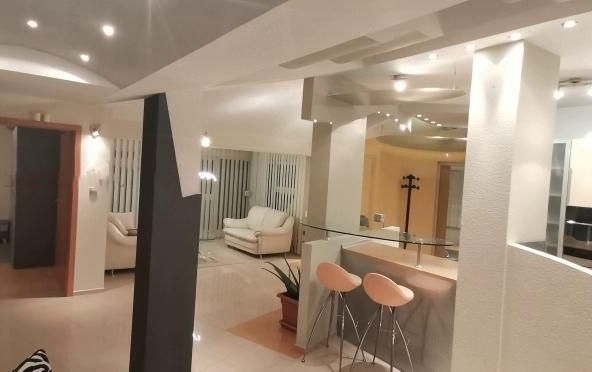 Дава се под наем Тристаен апартамент в София, Студентски град - 197 кв.м за 890 € - Снимка #1