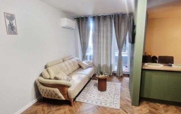 Дава се под наем Двустаен апартамент в Бургас, Център - 65 кв.м за 648.21 € - Снимка #1