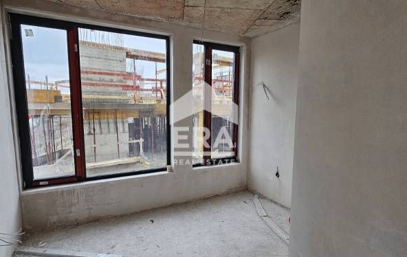 Четиристаен апартамент в Варна, Бриз - 153 кв.м за 2099 €/кв.м - Снимка #1