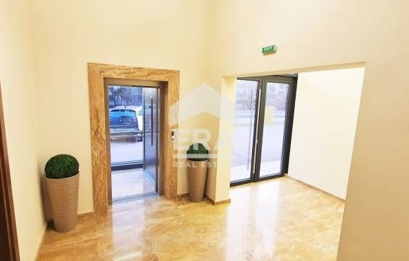 Офис в Варна, Възраждане 1 - 292 кв.м за 973 €/кв.м - Снимка #1