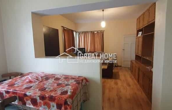 Дава се под наем Етаж от къща в Търговище, Център - 120 кв.м за 248.88 € - Снимка #1