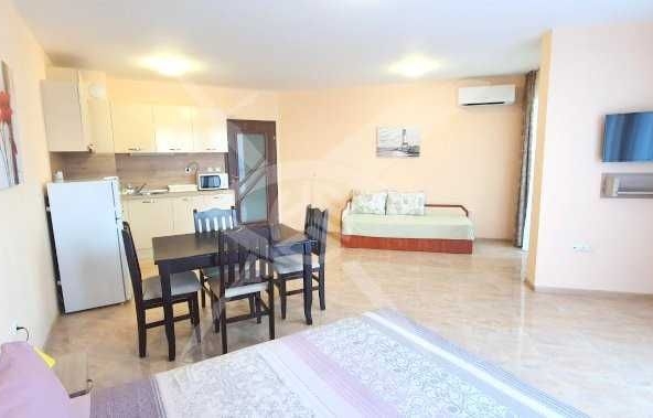 Двустаен апартамент в Поморие - 77 кв.м за 1208 €/кв.м - Снимка #1