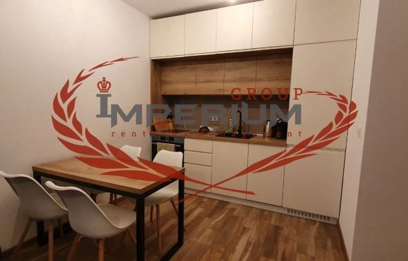 Дава се под наем Двустаен апартамент в к.к. Св.Св. Константин и Елена - 60 кв.м за 918 € - Снимка #1