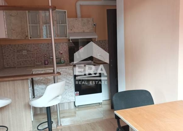 Дава се под наем Тристаен апартамент в Варна, Левски - 80 кв.м за 562 € - Снимка #1