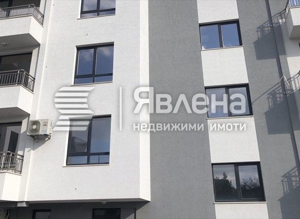Двустаен апартамент в Варна, Погреби - 76 кв.м за 1356 €/кв.м - Снимка #1