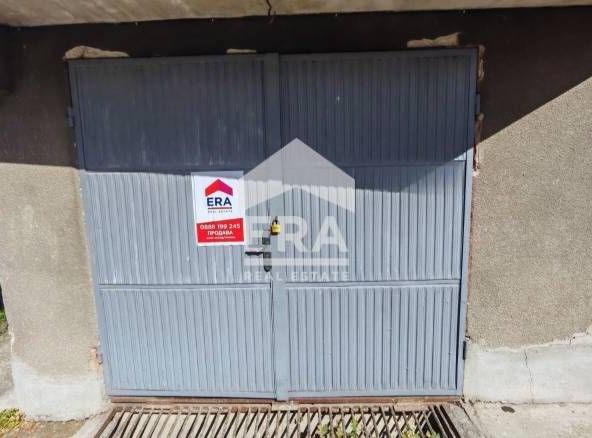 Гараж / Паркомясто в Търговище, Център - 18 кв.м за 992 €/кв.м - Снимка #1