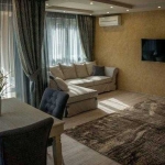 Дава се под наем Двустаен апартамент в Бургас, Център - 1300 кв.м за 663 € - Снимка #1