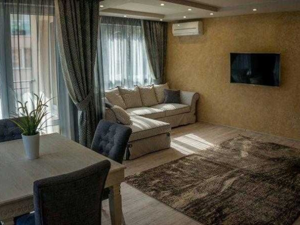 Дава се под наем Двустаен апартамент в Бургас, Център - 1300 кв.м за 663 € - Снимка #1