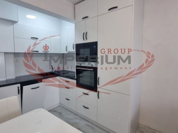 Дава се под наем Тристаен апартамент в Варна, Колхозен пазар - 90 кв.м за 663 € - Снимка #1