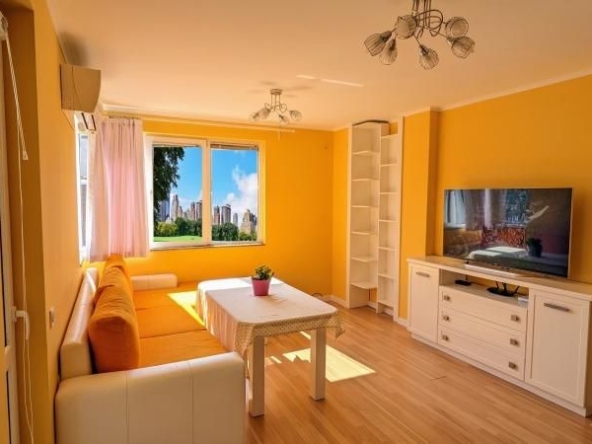 Дава се под наем Тристаен апартамент в Пловдив, Център - 76 кв.м за 650 € - Снимка #1
